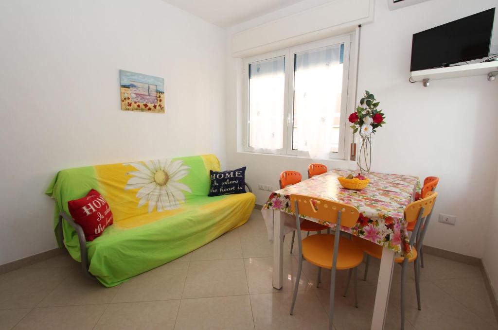Two-bedroom flat by the beach - 1