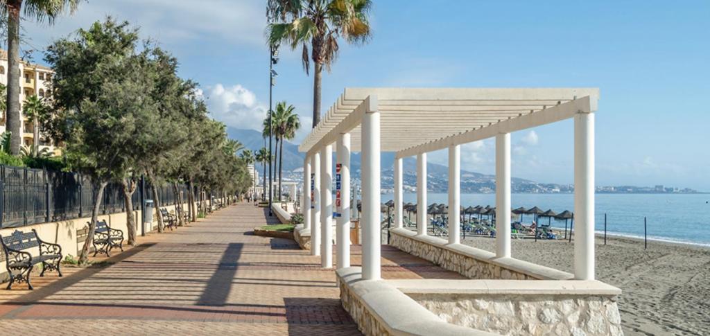 On the sea front with an ocean-facing terrace - 3