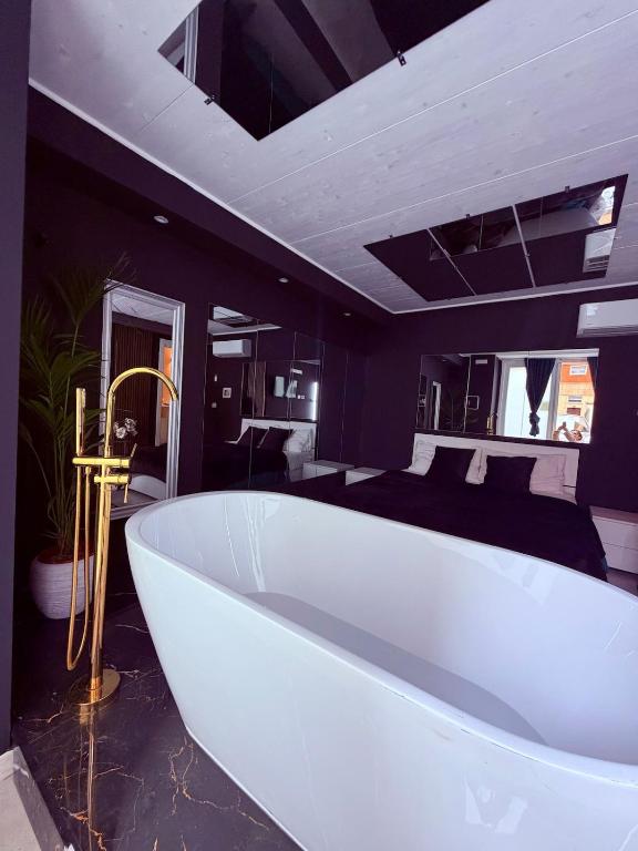 Ama Suite Romantic Spa - 4