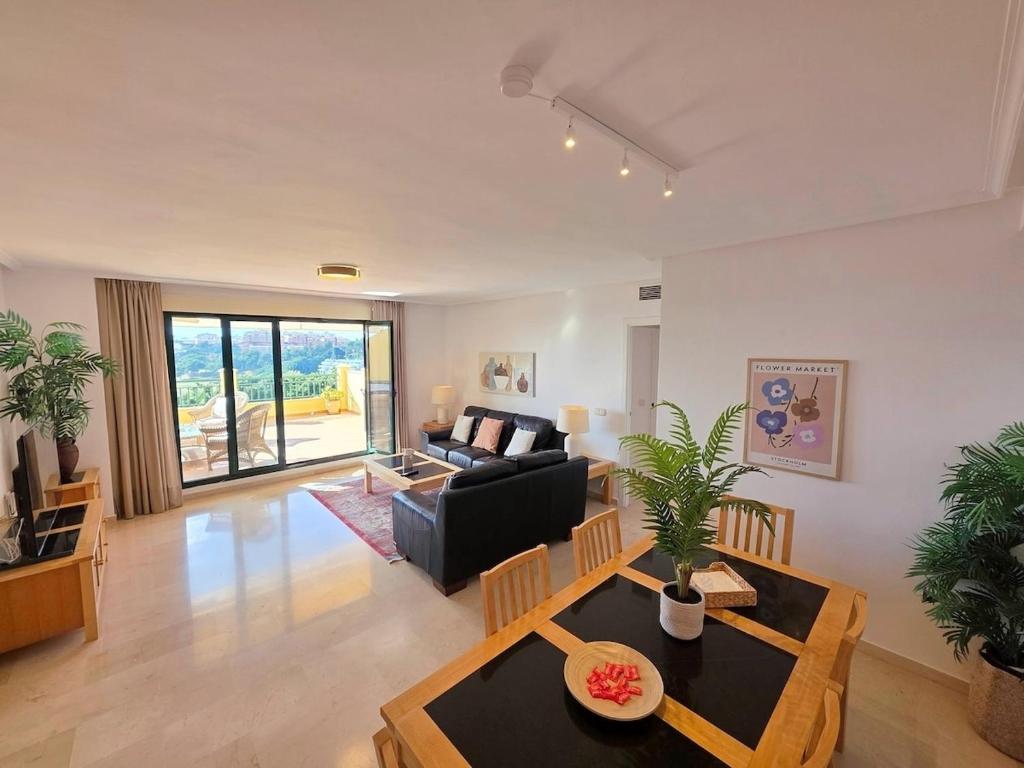 Queen Marie - Golf, Parking and Pool - Benalmádena - 3
