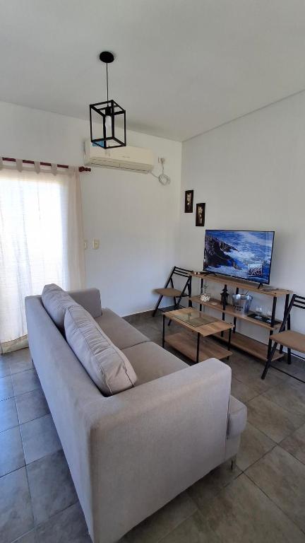 Casa tranquila con amplio patio y parrilla - 1
