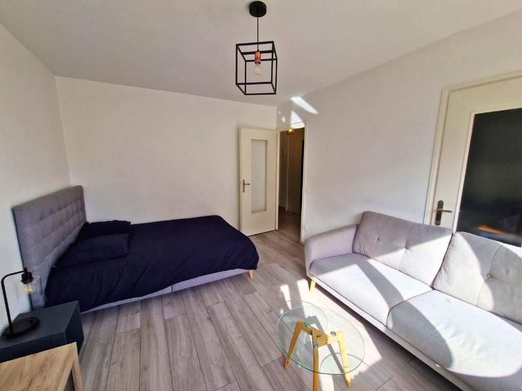Studio avec cuisine séparée tout proche de la gare - 4
