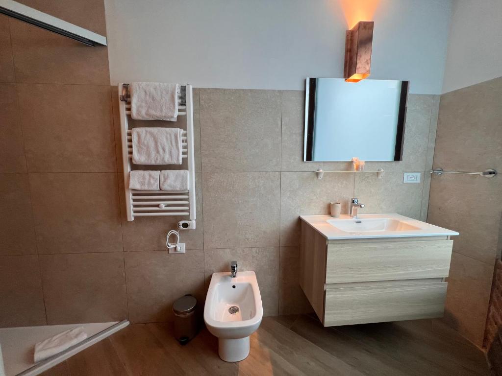Emme Loft I Orange Moon - Vibrant Modern Luxury Loft Milan - 5