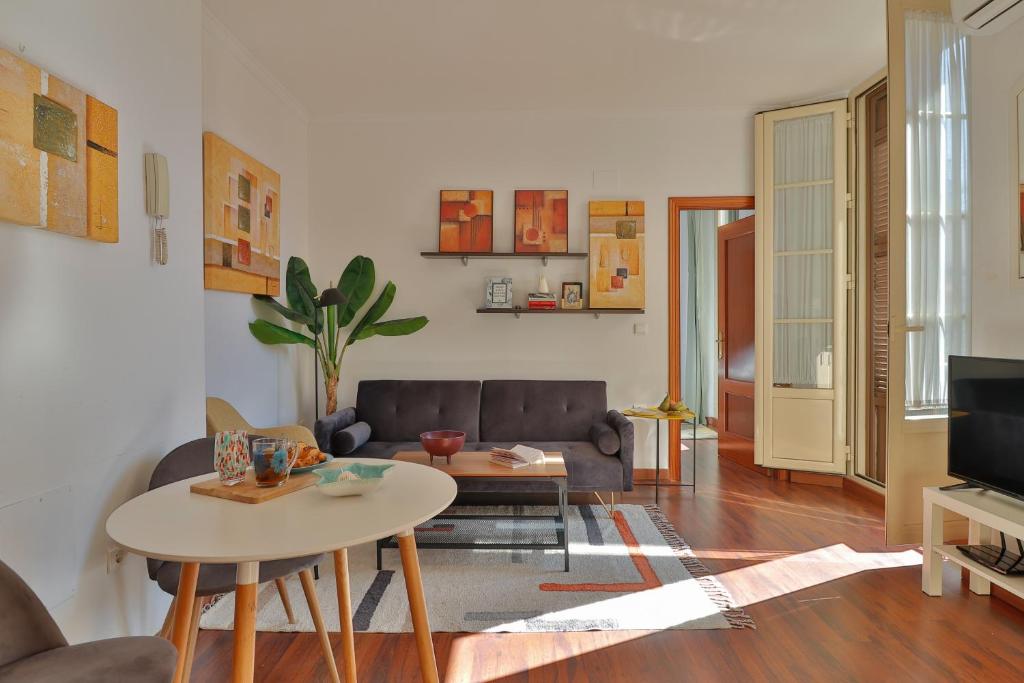 C61 - Brand New One Bedroom Cathedral Views - 3