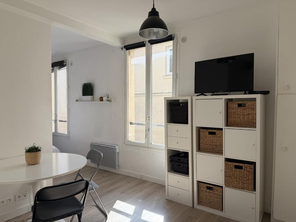 Studio calme à deux pas des Champs-Elysées - 1