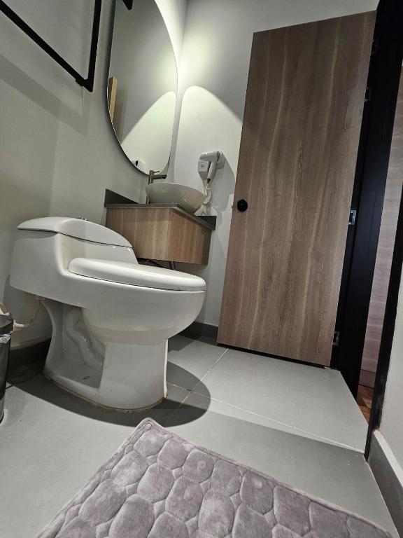 Magic Naranjo House 3BR wAC & jacuzzi in Laureles - 4