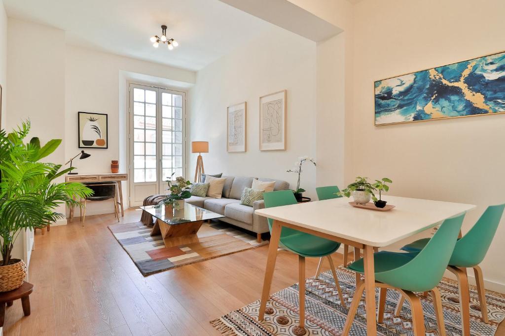 C74 - Marvelous 3 Bedroom Apartment In Historical - 5