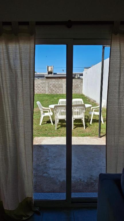 Casa tranquila con amplio patio y parrilla - 4