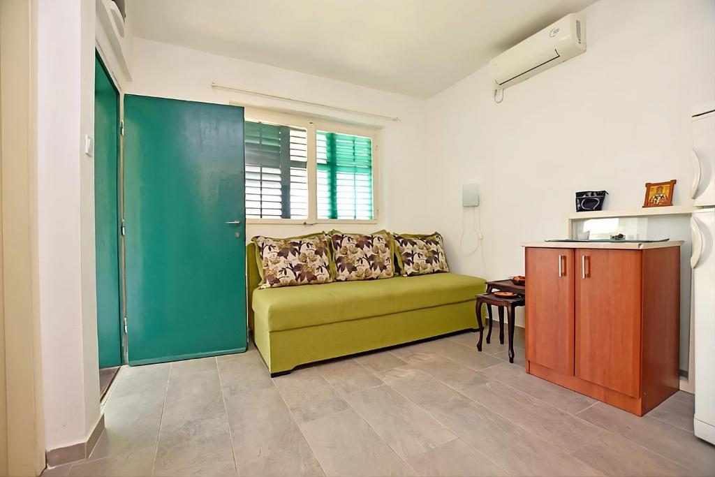 Charming Little House - Private Parking & Beach Nearby - 4