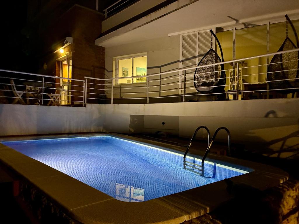 Villa with private pool, ocean & mountain views - 3