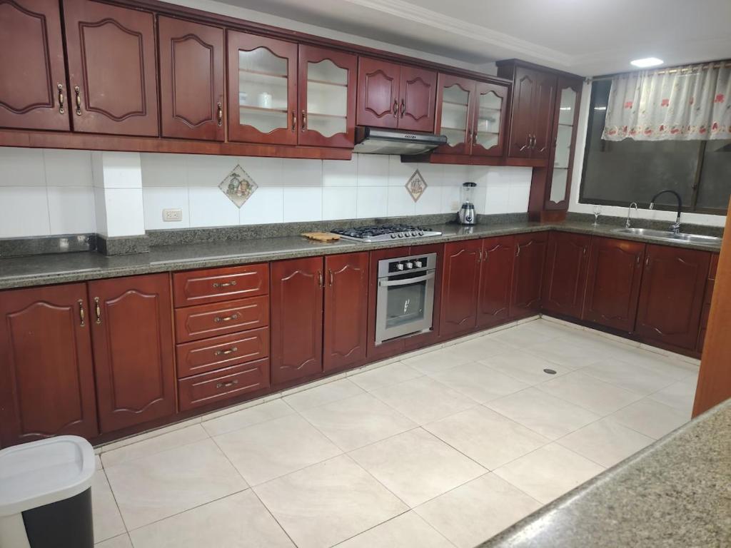 Apartmento en Loja cerca a la terminal terrestre para ti y tu familia - 5