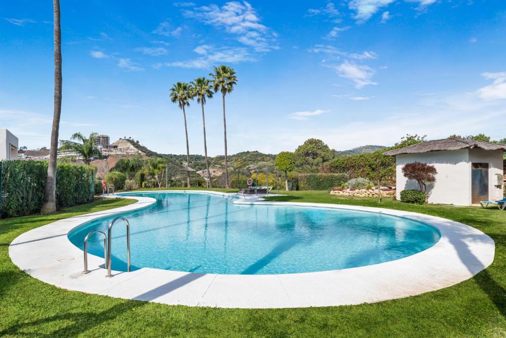 Luxury 2BR Penthouse - Rooftop, Pool, Sea Views - 3