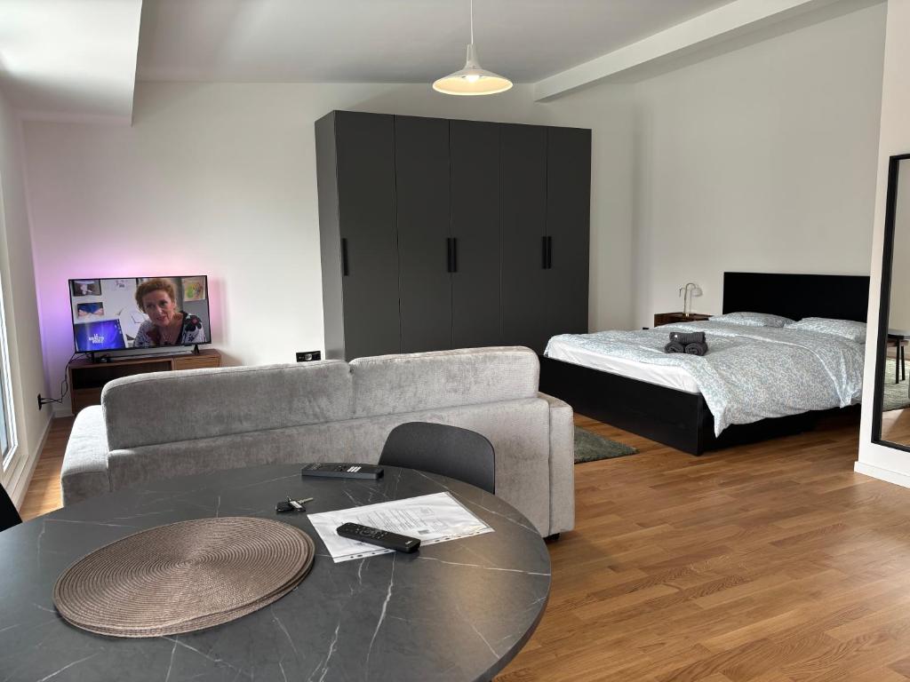 New Apartment on Top Floor, 2 minutes from Lausanne Train station - 2
