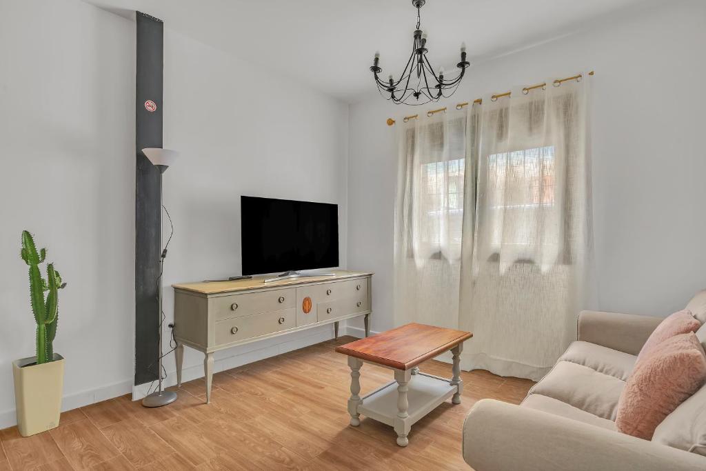 Charming Frontaura Patio by ELE Apartments - 3