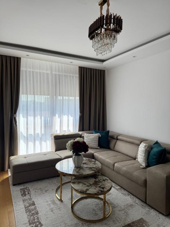 Moderan 80m2 apartman - 2 kupatila - terasa - blizu centra i plaze - 5