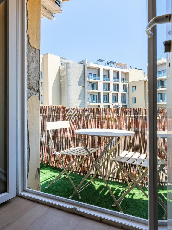 Bright 3 rooms apartment close to Place Massena - 2