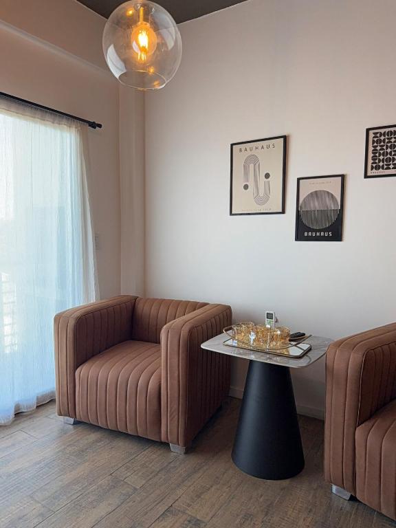 Sophisticated and Modern Apartment - 1