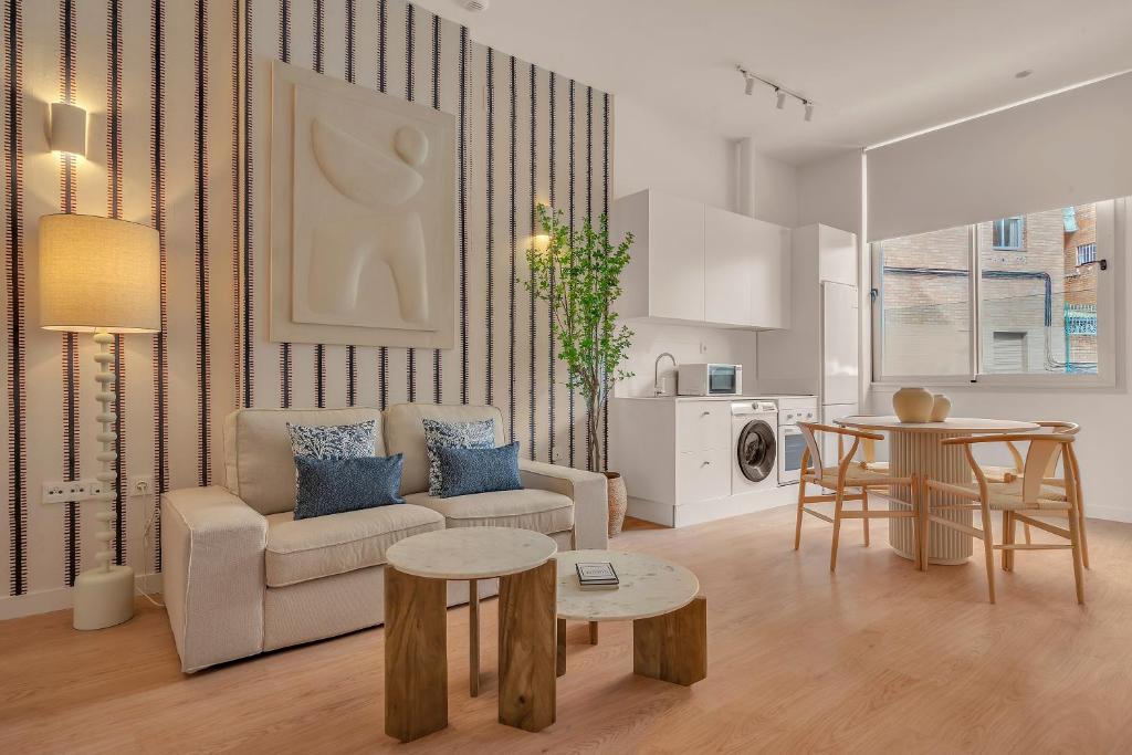 Stylish Studio Private Entrance by ELE Apartments - 1