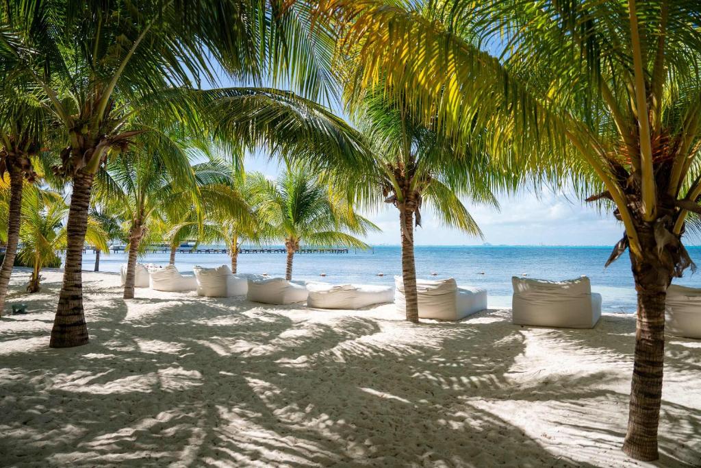 Beachfront Family Retreat - Peace & Comfort - 2