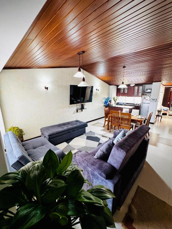 Apartamento amplio, moderno y muy bien ubicado - 1