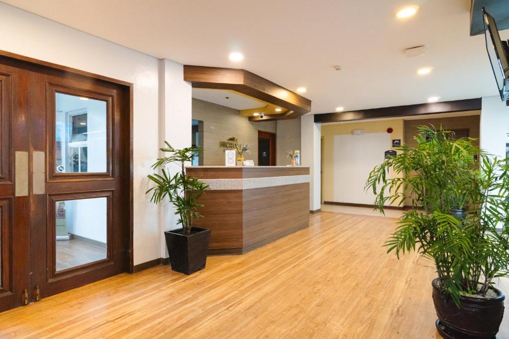 Lobby, Microtel by Wyndham Batangas in Batangas