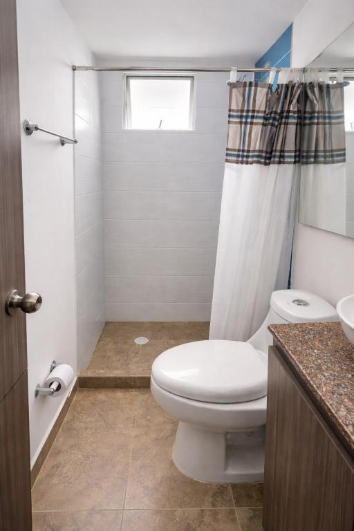 Apartamento Rodadero Sur - Gaira, con piscina y mar a una cuadra - 2