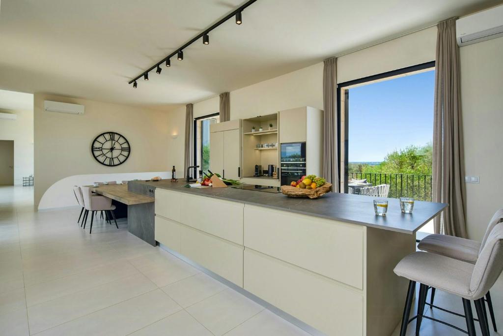 Exclusive Design Villa Facing Cabrera - 5