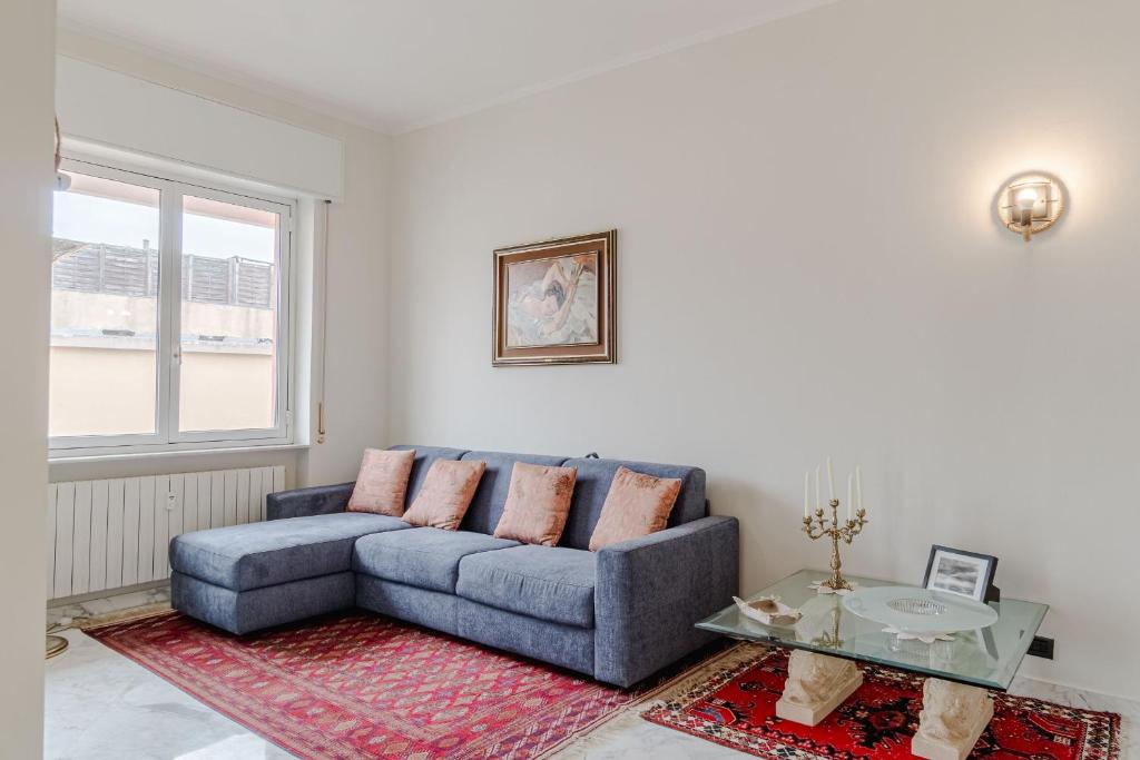 GuestHost - Sturla Cozy Flat with Private Parking - 2
