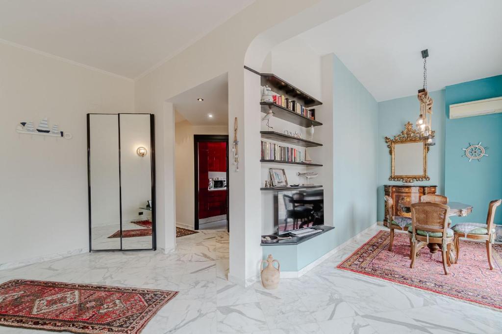 GuestHost - Sturla Cozy Flat with Private Parking - 1