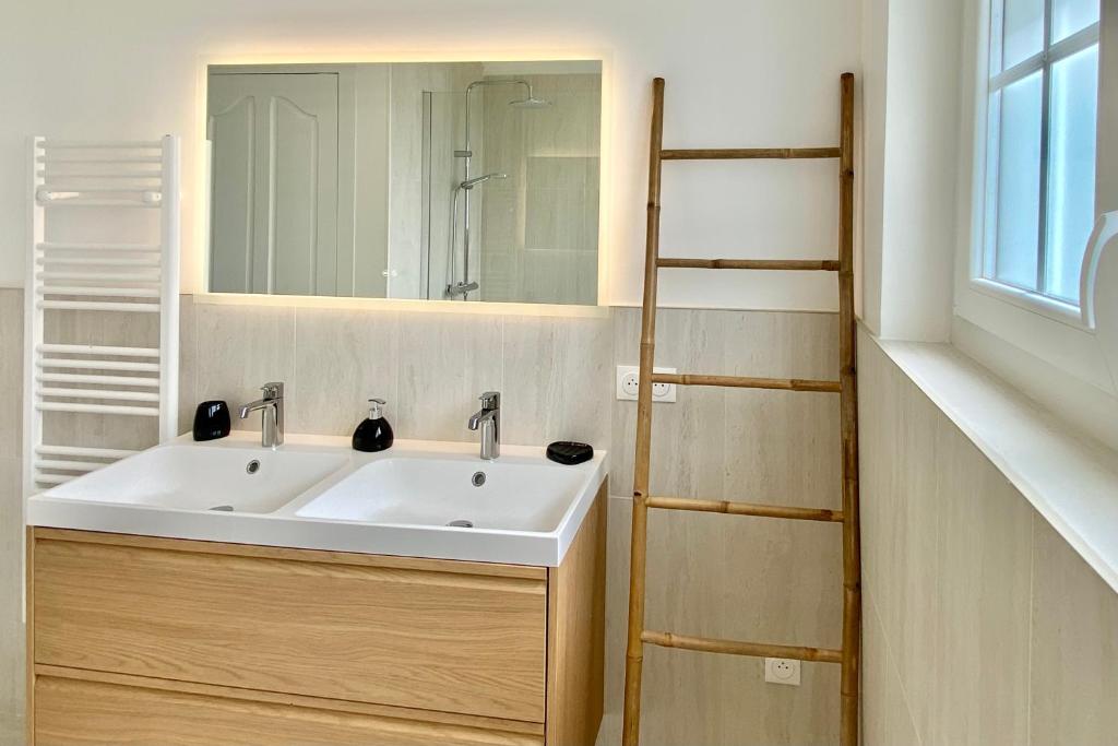 Luxury modern renovated and cozy 2 bedroom Garage-Madeleine - 3