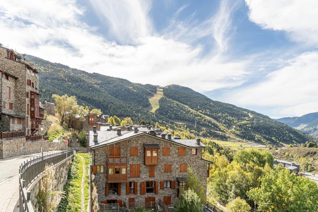 A Cozy Refuge - 2min drive to slopes - 4pax - 2