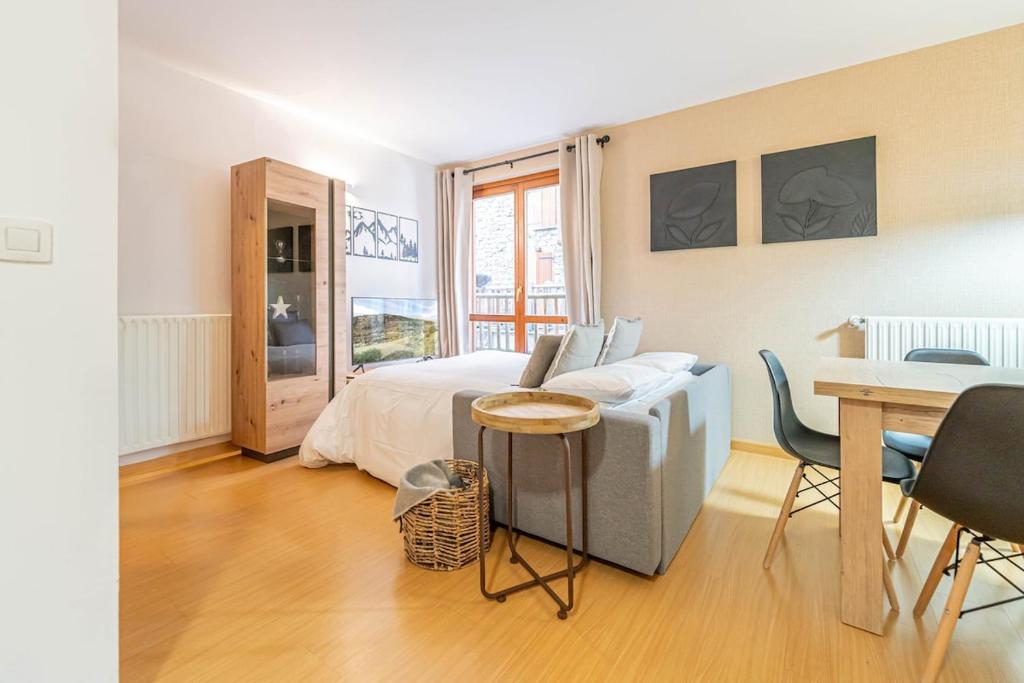 A Cozy Refuge - 2min drive to slopes - 4pax - 5