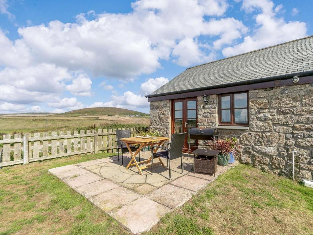 A dog-friendly one-bed cottage with stunning views near St Just, far-west Cornwall