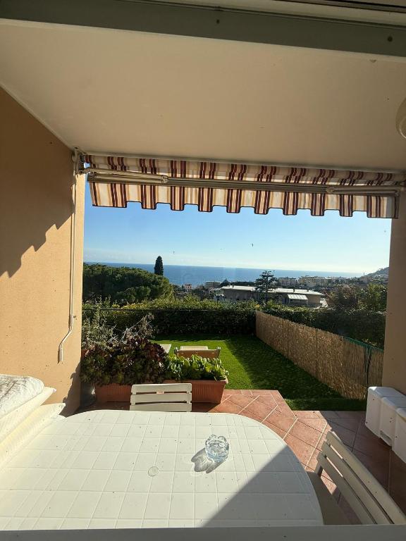 Bilocale vista mare con giardino privato e piscina - 5