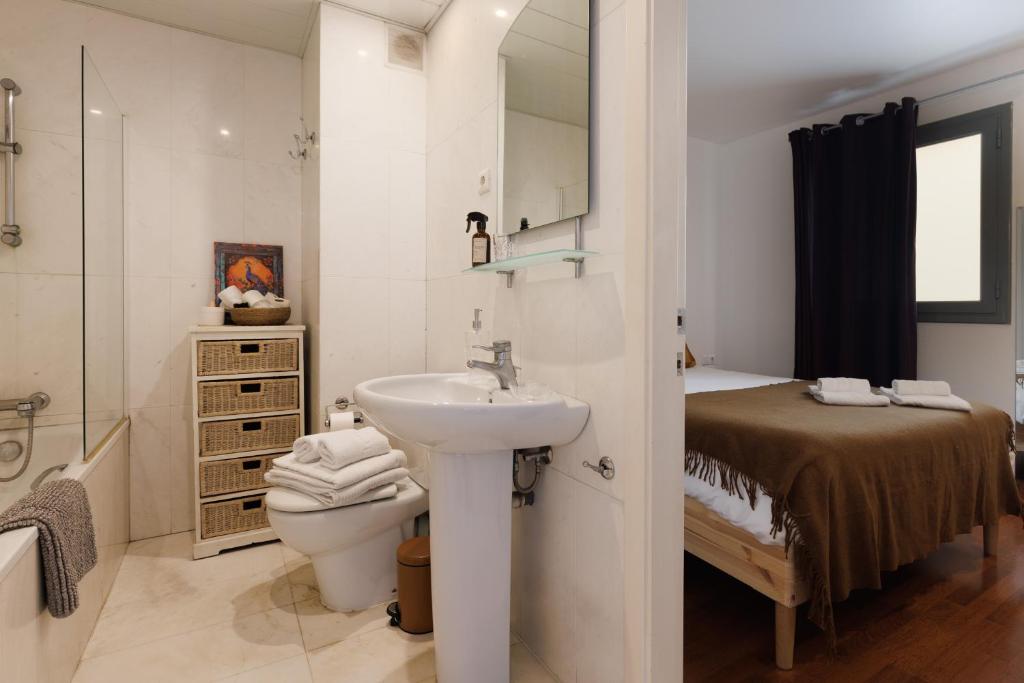 Bright Apartment with Terrace on Paseo de Gracia - 3