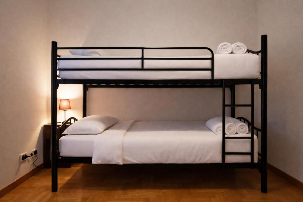 Xenia - 4 rooms apt in Via Giovanni Torti 3 - 5