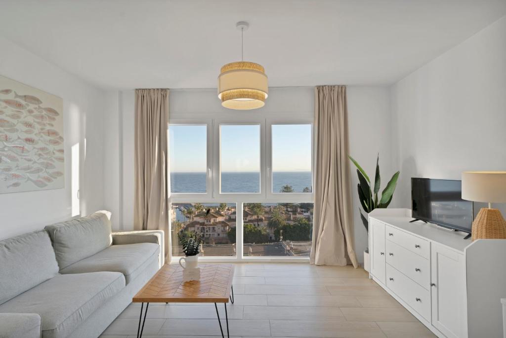 AIO Seaview Apartment - Prime Location & Sea Views - 5