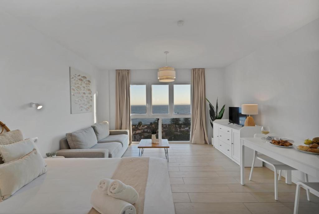 AIO Seaview Apartment - Prime Location & Sea Views - 1