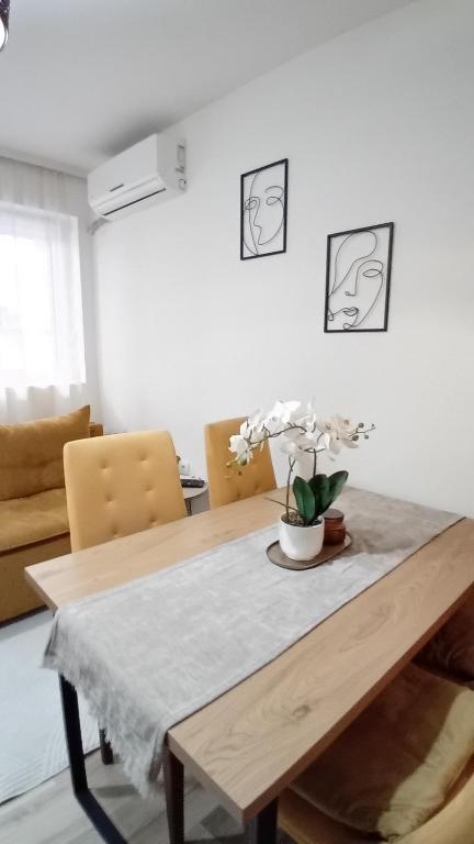 Apartman,, Nina ,, - 2