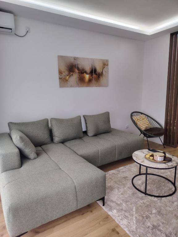 Lux Veritas Near Center FREE PARKING Special April Offer - 3