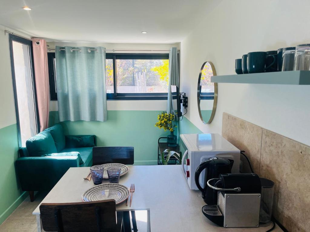Appart Ethan PROCHE DU CENTRE AVEC PARKING ET JARDIN - 2