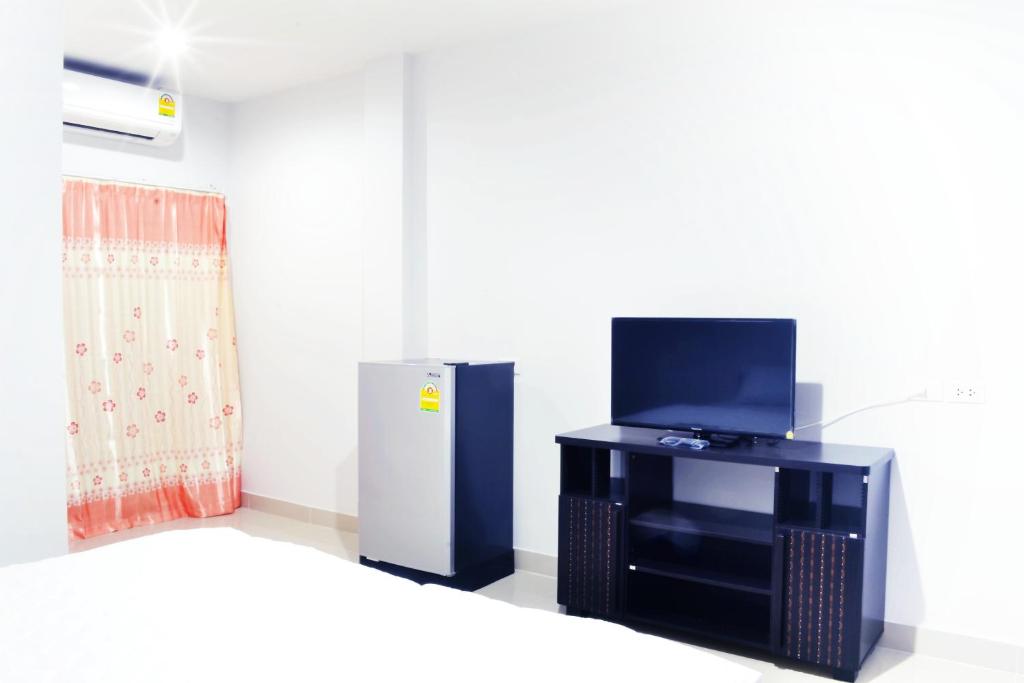 Shared lounge/TV area