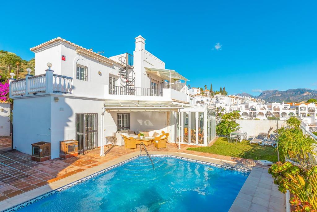 Luxury Villa with Private Pool & Sea Views, Nerja - 2