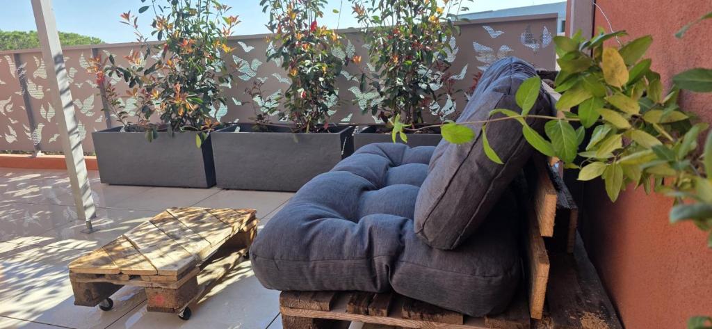 Superbe T3 neuf meublé 65m2 en roof top Fréjus avec espace terrasse de 45 m2 pergola BBQ - 4