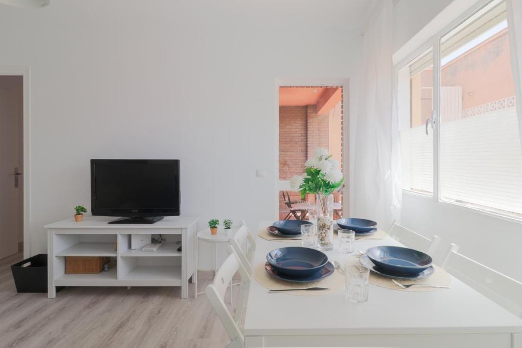 C85 - Brand New 3 Bedroom Apartment by the Center - 3