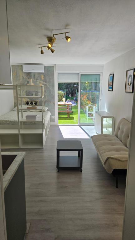 Studio Calvi avec jardinet à 2 min à pieds de la plage - 2