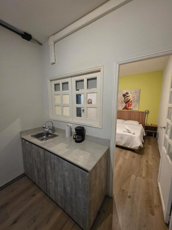 Chill Coral Loft 2BR WC AC Kitchen in Laureles - 5