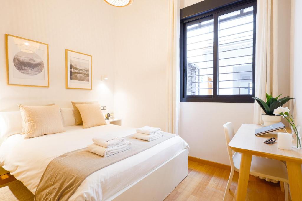 C88 - Deluxe Apartment Downtown with Pool and Parking - 4