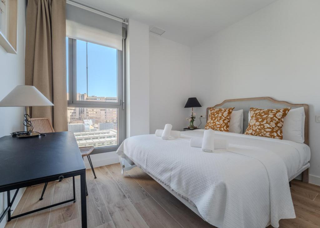 Exclusive with terrace -2 Bdrs 2 Baths -Castellana - 5