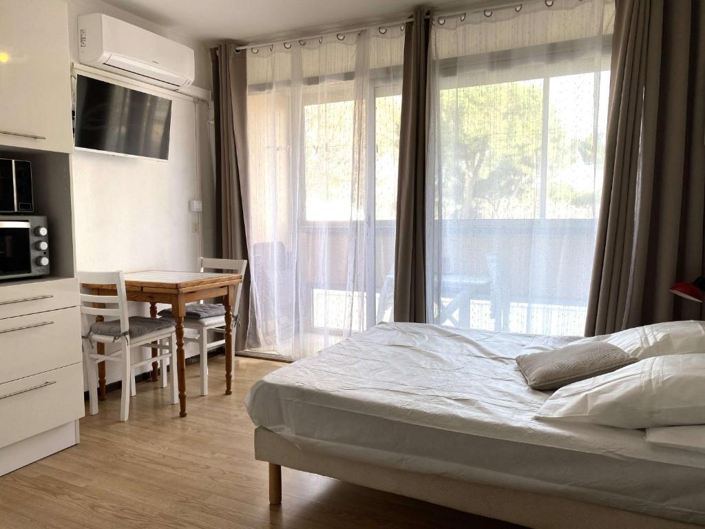 Studio de charme avec parking privatif, climatisation, Wi-Fi et loggia fermée à Balaruc-les-Bains - FR-1-553-96 - 1